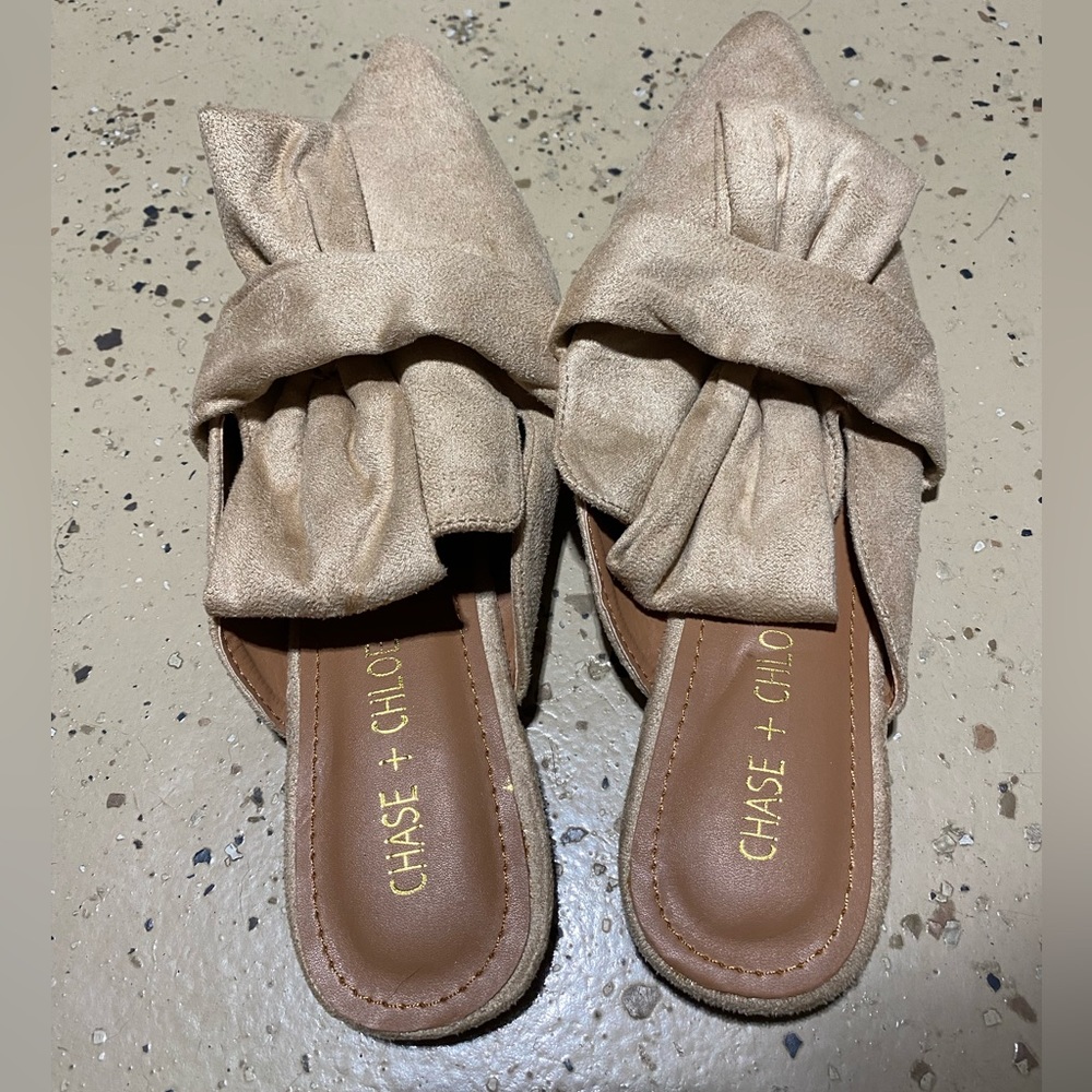 Chase + Chloe Cream/ Beige Bow Mules